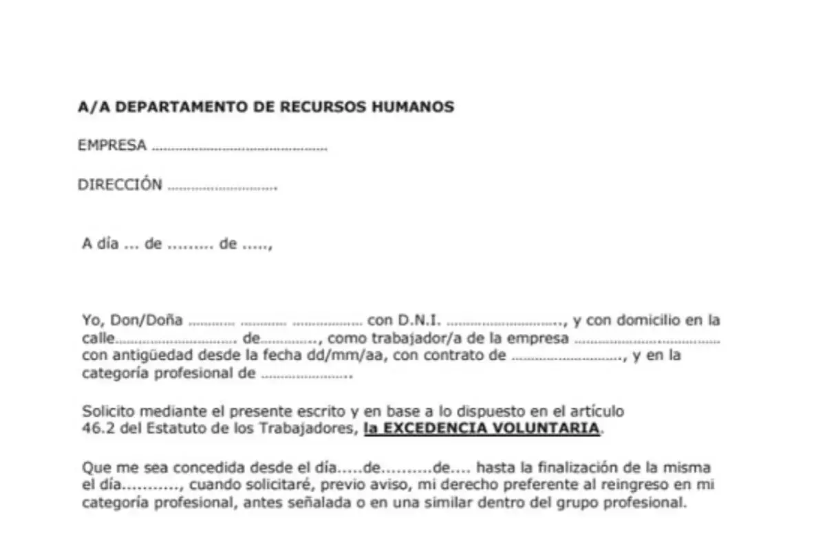 Solicitud de excedencia voluntaria dirigida a Recursos Humanos. El documento detalla datos del trabajador y la empresa, solicitando la excedencia.