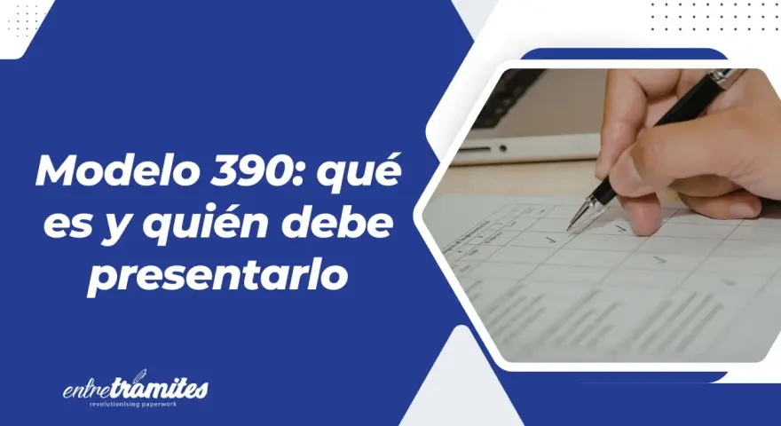 Entérate qué es el modelo 390 y quién debe presentarlo. Mano con bolígrafo marcando casillas en un formulario.