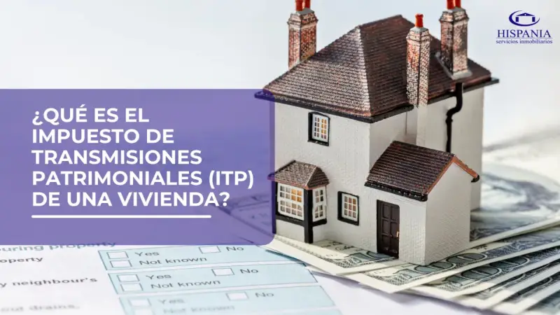 Maqueta de casa sobre billetes, con texto "¿Qué es el Impuesto de Transmisiones Patrimoniales (ITP) de una vivienda?". Resuelve quién paga el impuesto de transmisiones patrimoniales.